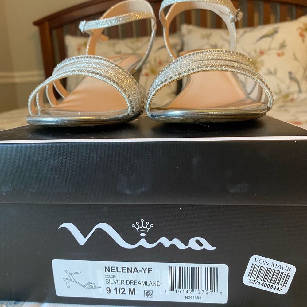 Nina size 9.5 sparkly dress shoes - worn once! - Picture 3 of 3